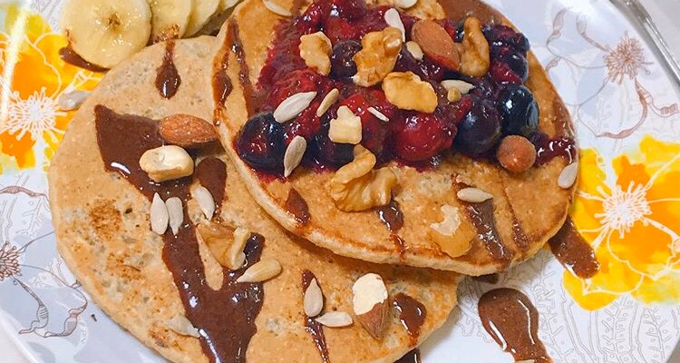 パンケーキ、バナナ、チョコソース