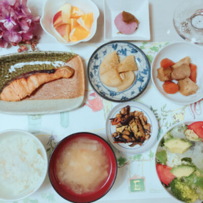日本の夕食、和食