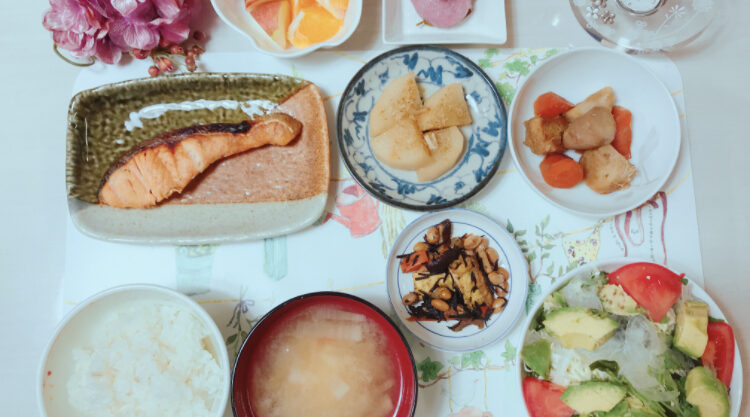 日本の夕食、和食
