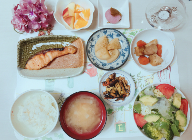 日本の夕食、和食