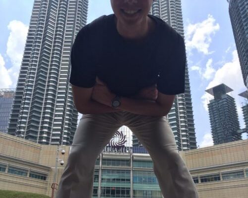 男とビル、建物