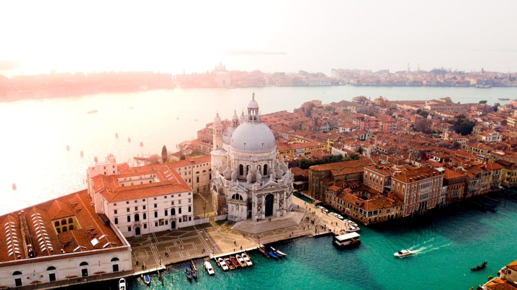 イタリア